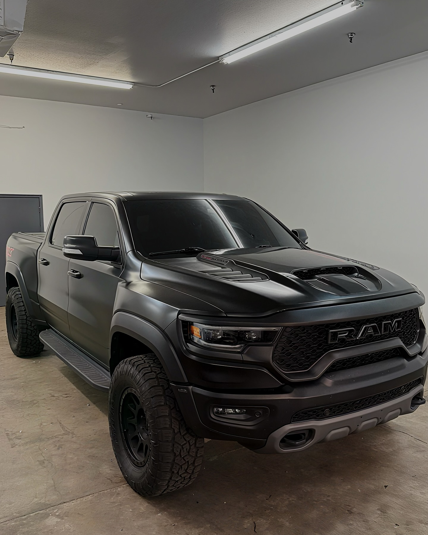 SATIN BLACK RAM TRX